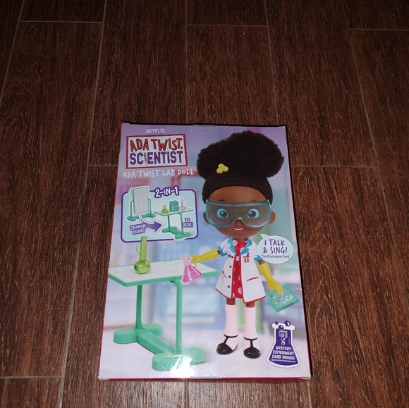 ADA Twist Scientist Lab Doll Talks/Sings Desk Drawing Board Experiments Netflix - Picture 4 of 7